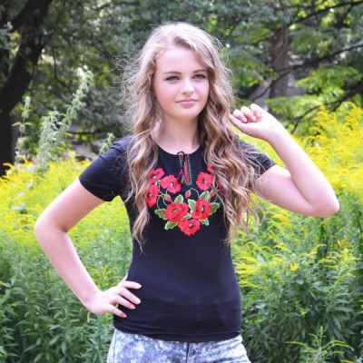 Embroidered t-shirt "Luxurious Poppies on Black"